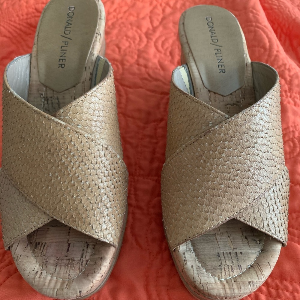 Donald Pliner Platforms Size 5.5